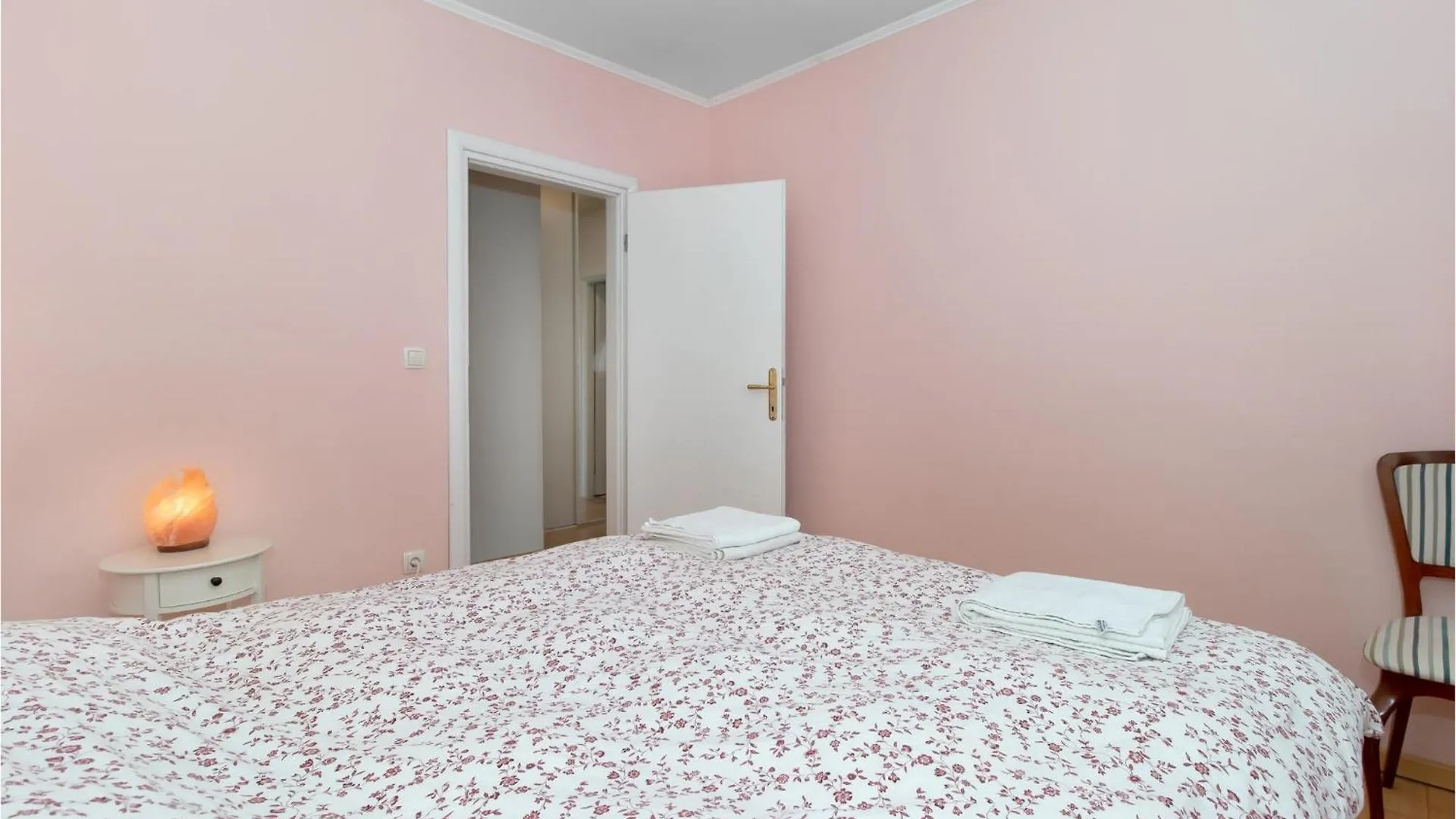 Pet Friendly Home In Dramalj With Wifi Apartman